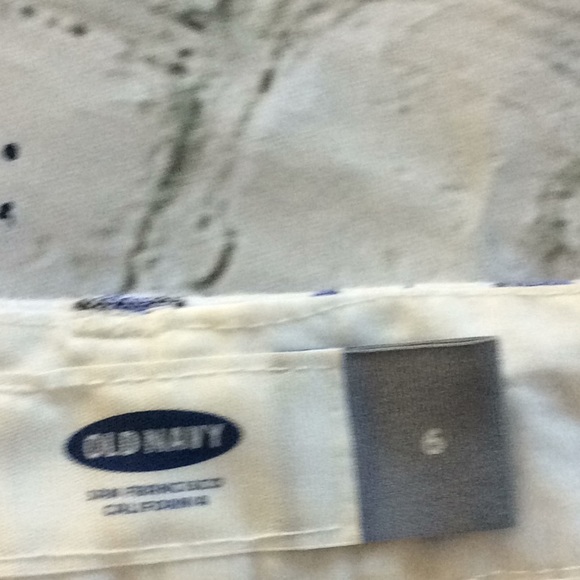 3/$15 Old Navy shorts striped women’s size 6 30” - Picture 3 of 5